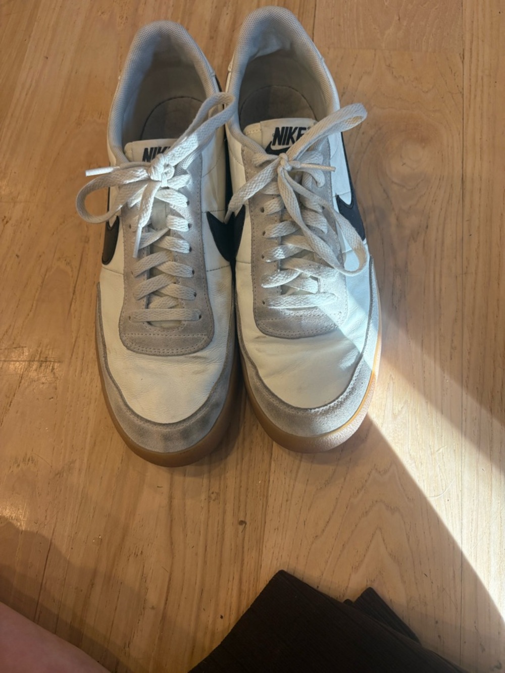 Nike Unisex White and Black Low-Top Sneakers with Gum Sole